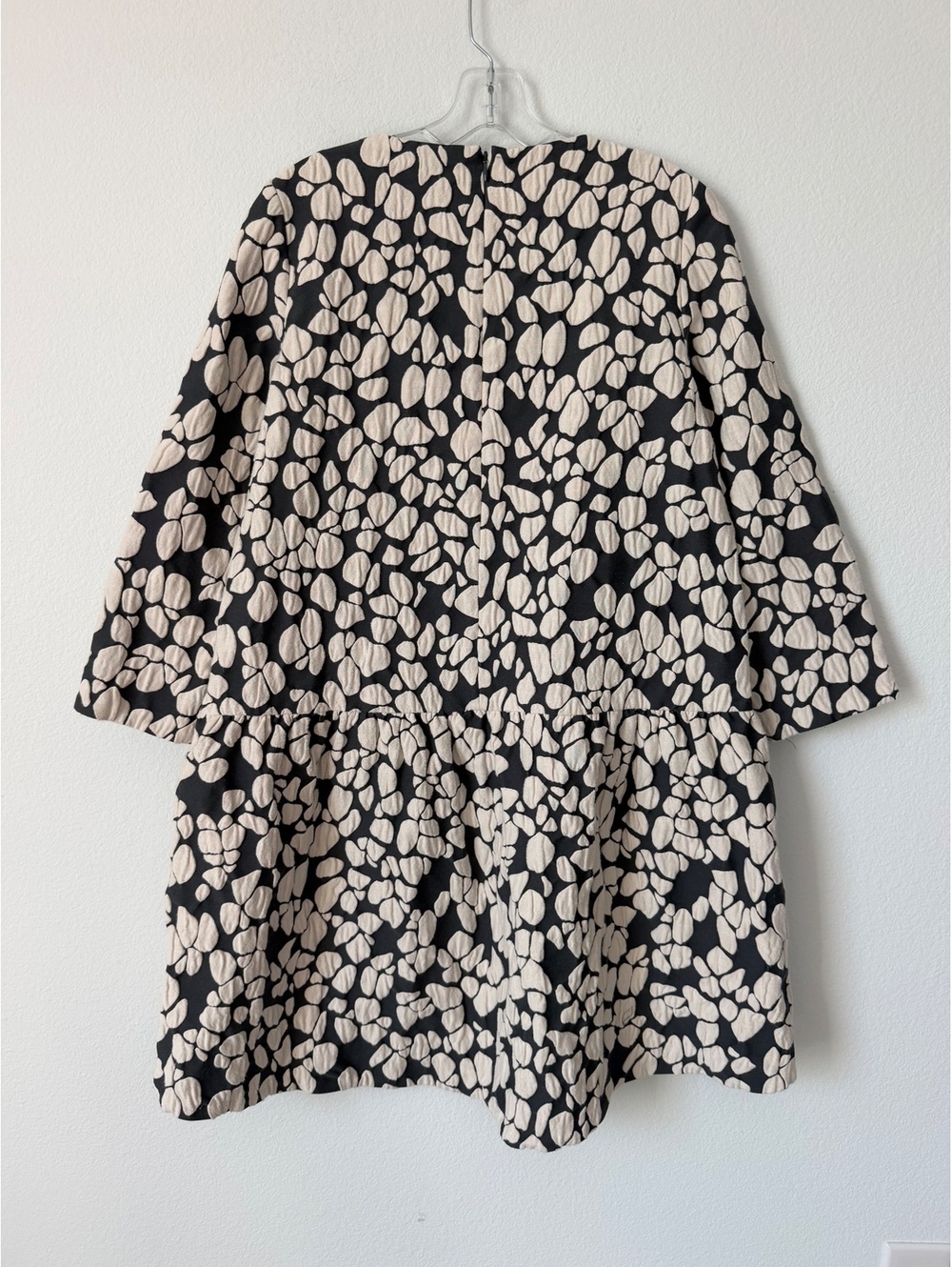 COS 3/4 Sleeve Round Neck Tiered Gray/Cream Textured Jacquard Mini Dress Size 6 - Picture 2 of 9
